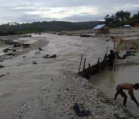 Banjir Bandang Hancurkan Kolam Ikan Milik Warga Kecamatan Sentajo Raya