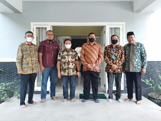 Rajut Silaturahmi, Wakapolda Riau Kunjungi Kediaman Anggota DPR RI Abdul Wahid