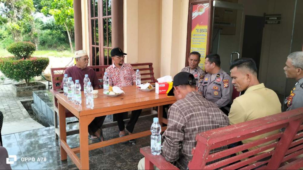 Ajak Masyarakat ke Polsek, Binmas Polres Rohil Sampaikan Pesan Pilkada Damai 2024