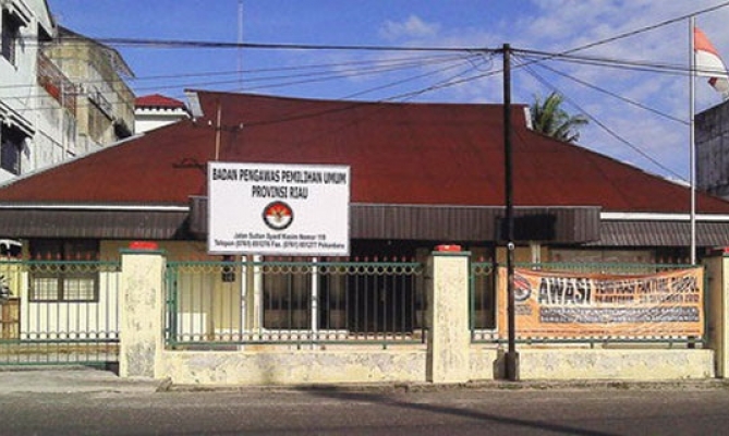 Caleg dan Parpol Kampanye Bagi Sembako untuk Korban Banjir Berpotensi Disanksi Pidana