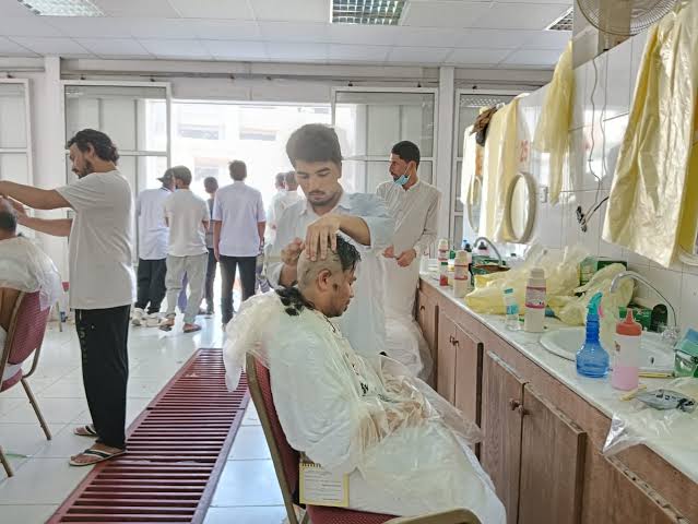 Serba Serbi Ibadah Haji,  Tukang Cukur di Mina Kantongi Rp1,5 Miliar, Sehari bisa Layani 6.000 Jamaah Haji