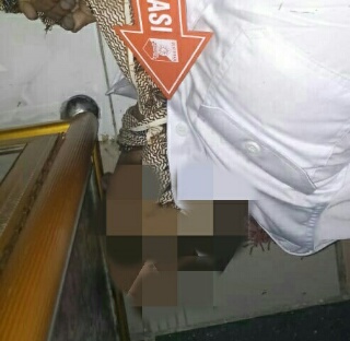 Seorang Warga Nekad Mengakhiri Hidupnya dengan Sehelai Kain Panjang 