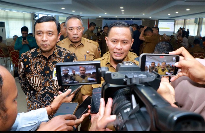 Stop Anak Putus Sekolah! Pemko Pekanbaru Siapkan Puluhan Ribu Seragam Gratis: 5 Stel 1 Anak