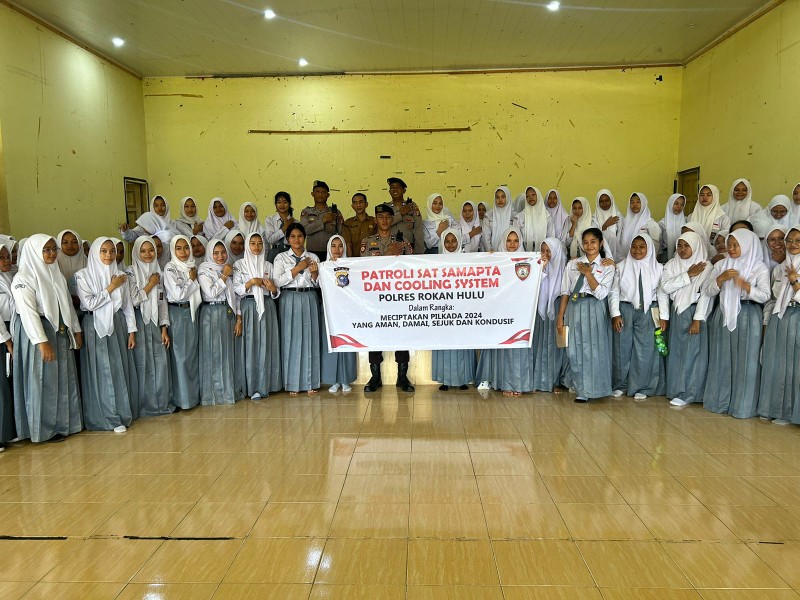Sambangi SMAN 1 Rambah, Polres Rohul Ajak Pemilih Pemula Sukseskan Pilkada Damai 2024