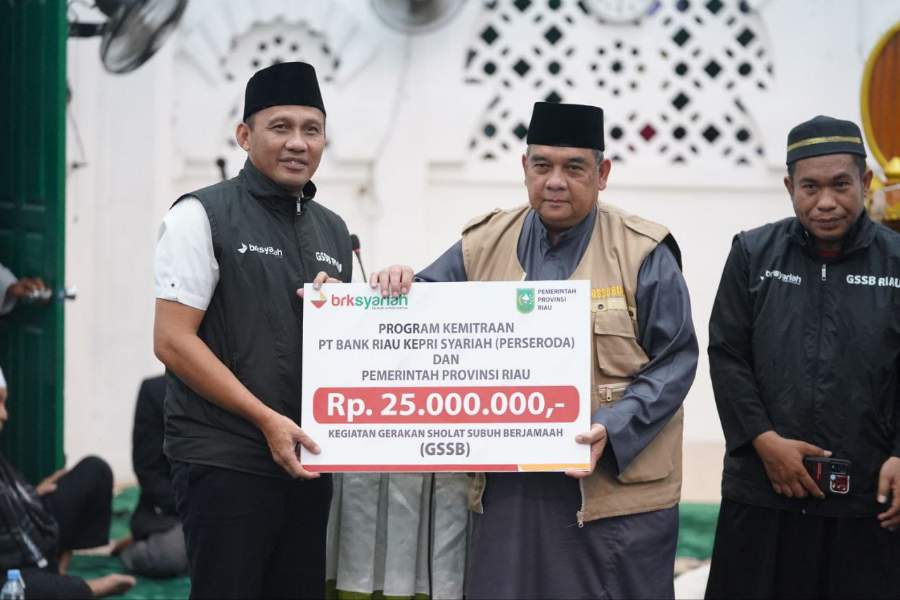 Direksi dan Pegawai BRK Syariah Ikut GSSB di Bangkinang serta Salurkan Program Kemitraan