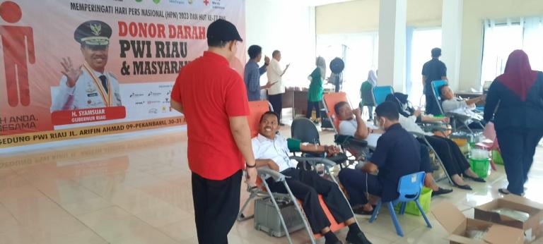 Targetkan 77, Donor Darah PWI Riau Kumpulkan 117 Kantong 