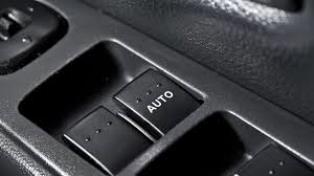 Jangan Panik Dulu! Ini Cara Mengatasi Bila Power Window Mobil Macet