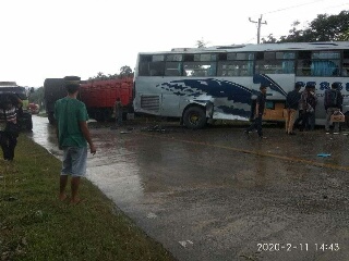 Kecelakaan Beruntun di Tanjakan Jalan Lintas Timur Libatkan Tiga Kenderaan 