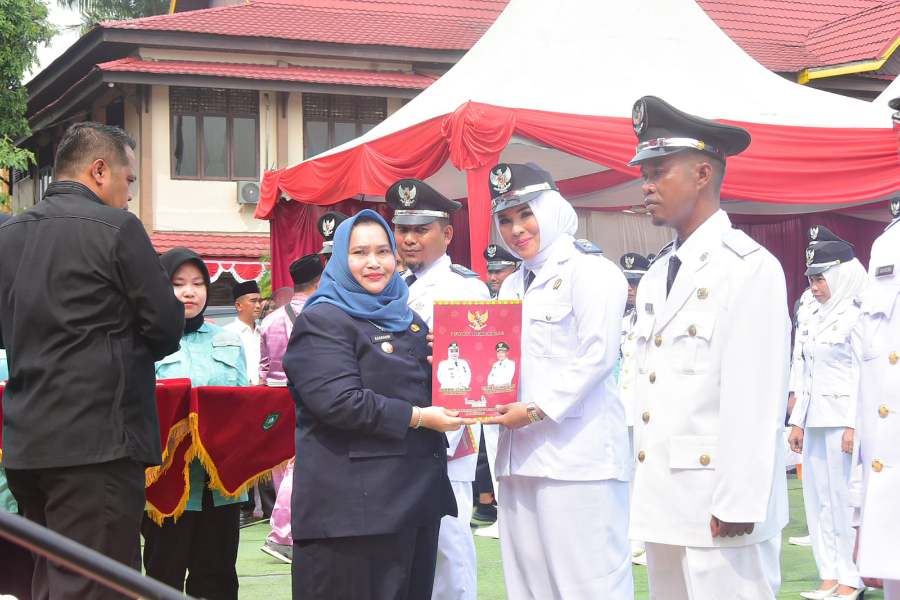 Bupati Bengkalis Kasmarni Lantik 92 Penjabat Kades