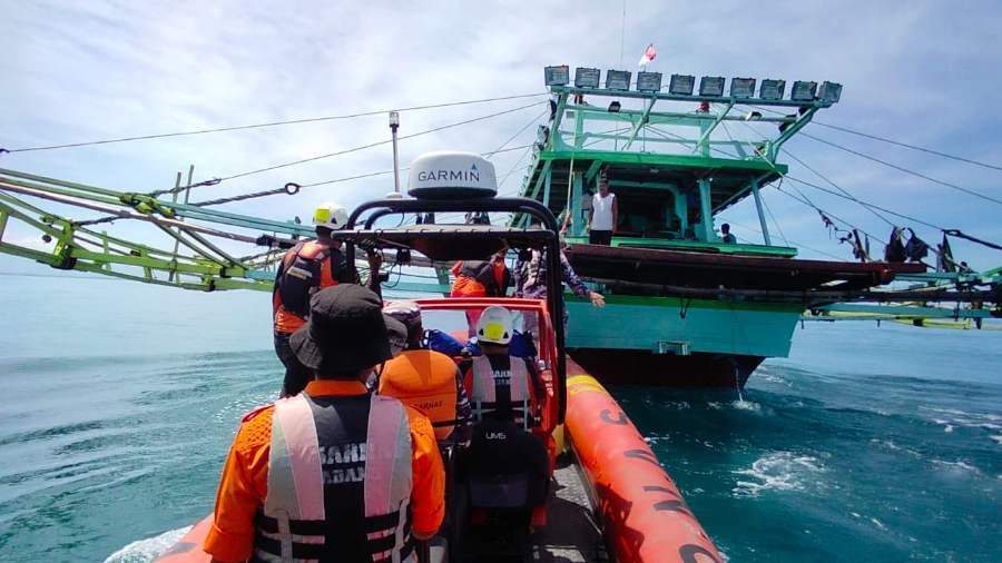 Mesin Kapal Rusak, Belasan Penumpang Terombang Ambing  Hingga ke Perairan Tiku