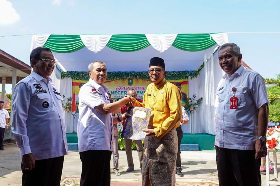 Penuhi Kebutuhan Siswa Masuk Sekolah Negeri, Gubri Syamsuar Resmikan SMK Negeri 1 Tempuling Inhil