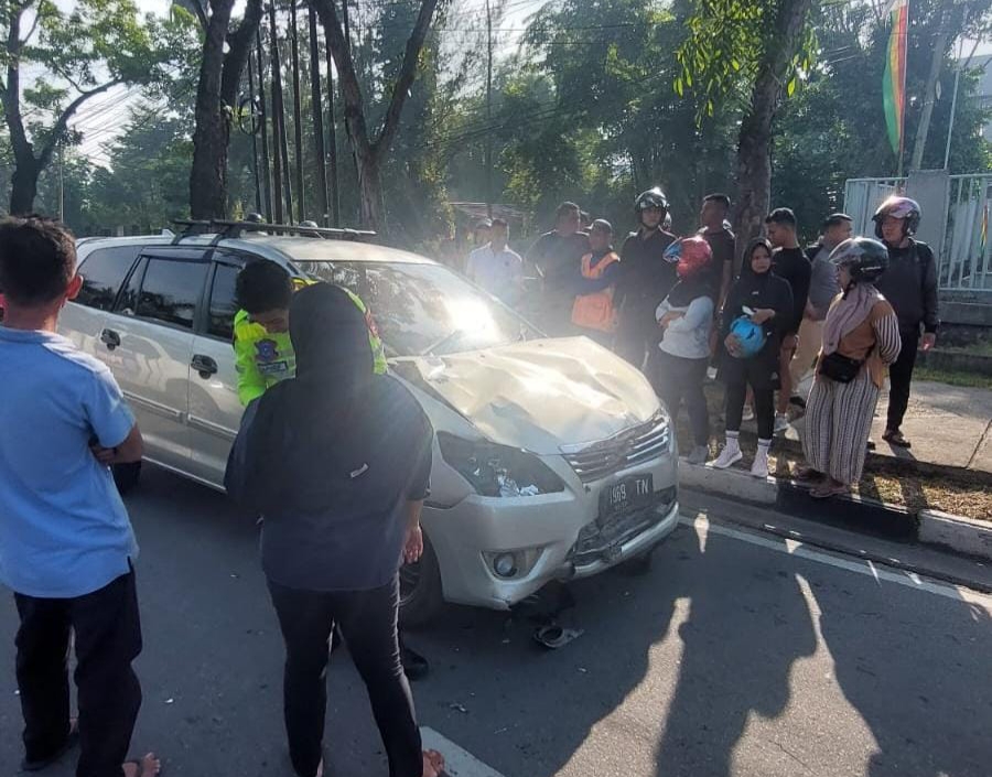 Diduga Mabuk, Mobil Innova Tabrak Pasutri Joging di Jalan Sudirman Pekanbaru