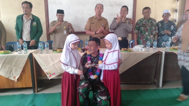 Dandim 0314/Inhil Bersama Sekban Kesbangpol Kunjungi SDN 010 Tembilahan Hulu