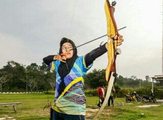 Mengenal Dara Manis Atlet Panahan dari Kab Siak