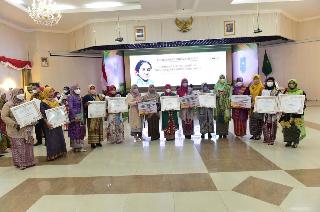 Hari Kartini, Bank Riau Kepri Berikan Tabungan Sinar dengan Total Rp 24 Juta Untuk 12 Wanita Hebat