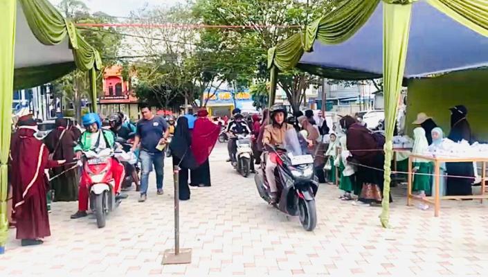 Membentuk Kepribadian di Usia Dini, Siswa Taud Saqu Mardhiyya Pekanbaru Adakan Kegiatan Bagikan Takjil