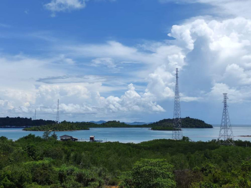 Hadirkan Terang di Pulau Terdepan, PLN Resmi Operasikan 8 Tower Crossing dan Kabel Laut 20 kV Sepanjang 6,28 kms di Kepri