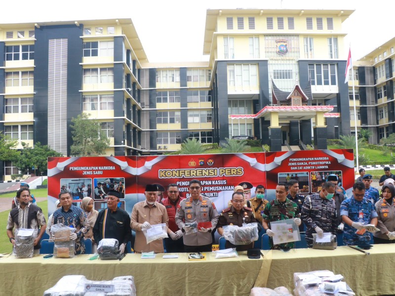 Dari Jalur Tikus Sawit hingga Bandara BIM, Polda Sumbar Ungkap 43 Kasus Narkoba dalam 40 Hari