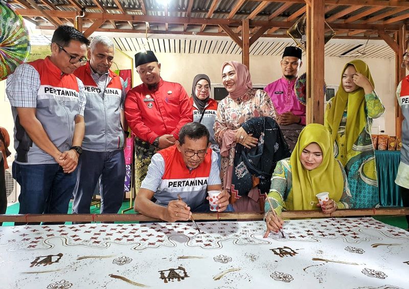 Pesona Batik Mandau, Kreasi Budaya yang Bersinar di Hari Batik Nasional 2024