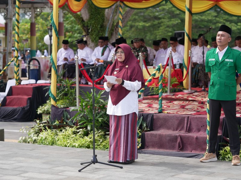 Jadi Pembina Apel Hari Santri 2025, Ini Pesan dari Bupati Afni