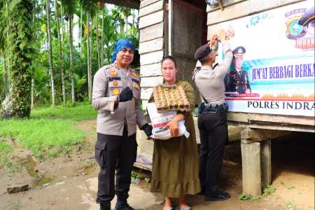Komunitas Vampir Polres Inhu Salurkan Bantuan kepada Masyarakat Kurang Mampu