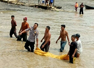 Setelah 2 Hari, Akhirnya Jasad Warga Getek Ini Ditemukan