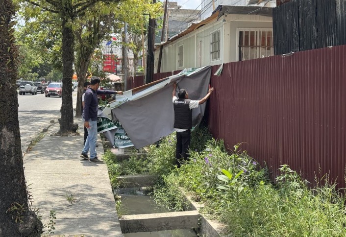 Genjot PAD, Bependa Pekanbaru Tertibkan Baliho dan Spanduk Menjelang Idul Fitri