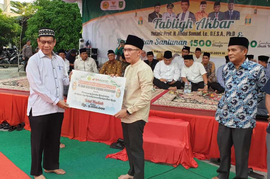 Tabligh Akbar Umri, BRK Syariah Serahkan Hadiah untuk Lomba Kreativitas AIK