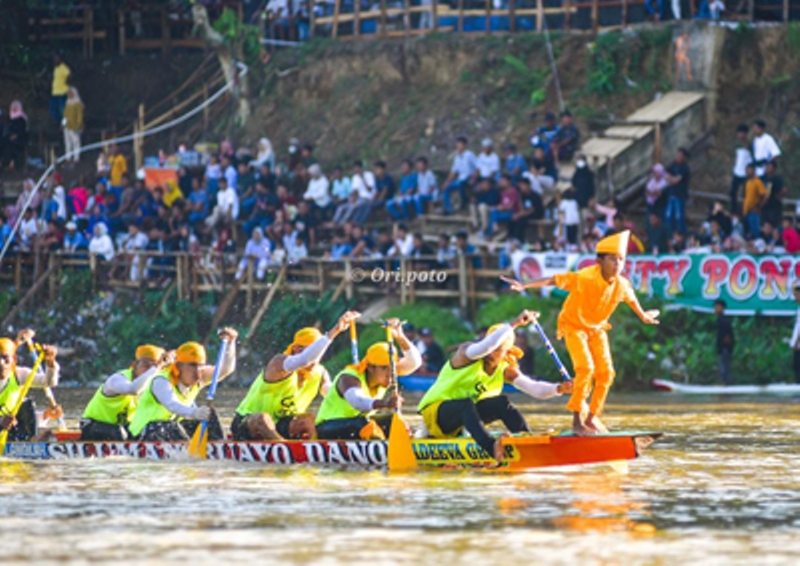 46 Jalur Melaju ke Hari Kedua Pacu Jalur di Tepian Pincuran Sati Benai