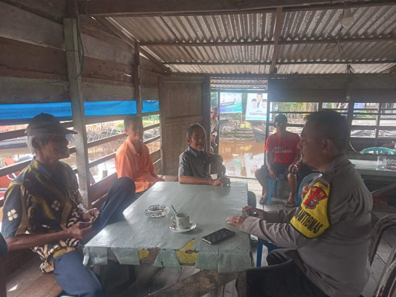 Wujudkan Pilkada Damai, Polsek Concong Lakukan Cooling System Sambangi Masyarakat