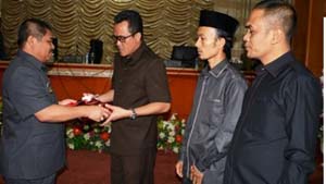 Bupati Sampaikan RAPBD Bengkalis 2017 Sebesar Rp3,4 T