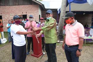 Bupati Siak & Ketua Umum KPOTI Secara Resmi Menutup Tournamen Permainan Rakyat