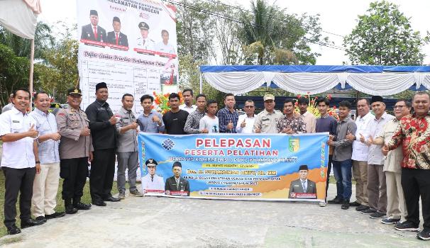 Lepas 16 Pemuda Kuansing Diklat Naker Ke Medan, Ini Harapan PLt Bupati Suhardiman