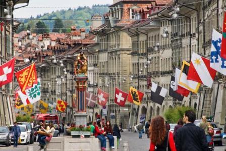 Di Swiss Kepercayaan Warganya Terhadap Media Online Merosot Tajam