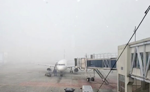 Penerbangan Pagi di Bandara SSK II Alami Keterlambatan, Ini Sebabnya