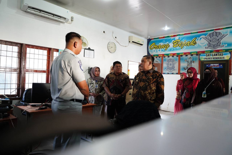 Pj Gubri Sidak Bapenda Riau di Bengkalis, Kecewa Melihat UPT Tak Becus Urus Fasilitas Publik