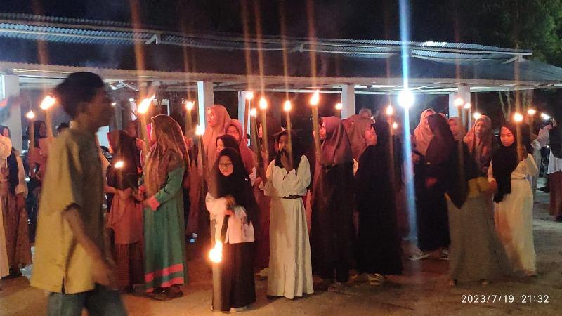 Sambut 1 Muharam, Mahasiswa KKN UIN Suska Gelar Pawai Obor di Labuhan Tangga Kecil Rohil