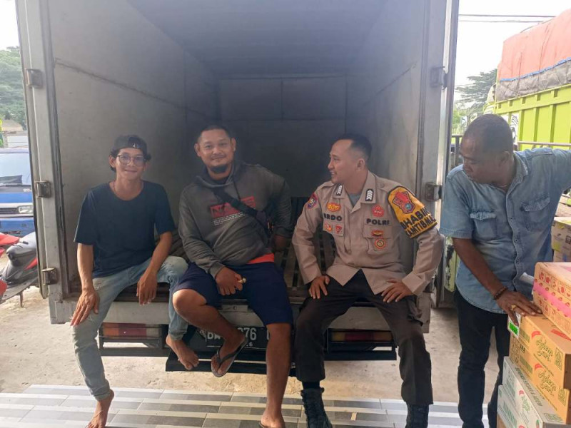 Bhabinkamtibmas Polsek Tembilahan Hulu Sambangi Masyarakat Wujudkan Pilkada Damai 2024