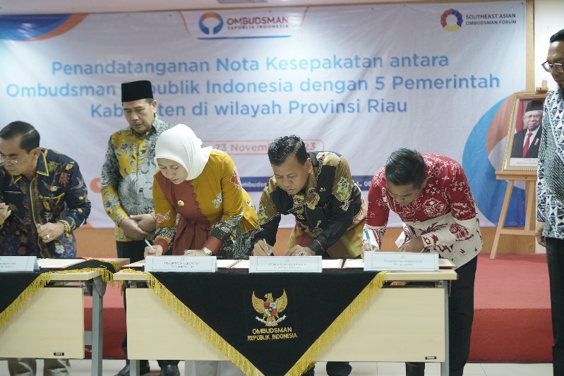 Tingkatkan Pelayanan Publik, Bupati Tandatangani MoU Bersama Ombudsman RI