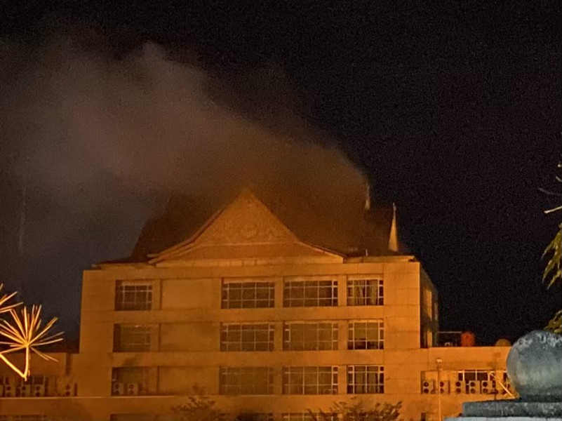 Heboh, Asap Mengepul di Kantor Bupati Inhil