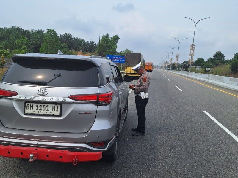 Polisi Tindak 19 Pengendara yang Ngebut di Tol Pekanbaru Dumai