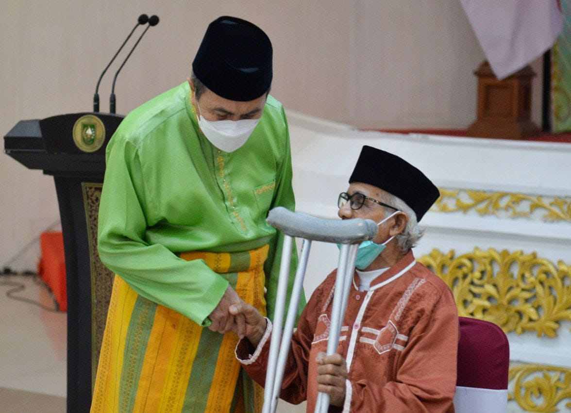 Sempena Hari Jadi Riau Ke-65, Baznas Salurkan Beasiswa & Bantuan Konsumtif Dhuafa, Berikut Rinciannya