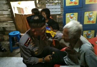 Team Jumat Barokah Sambangi Penjual Minyak Keliling 