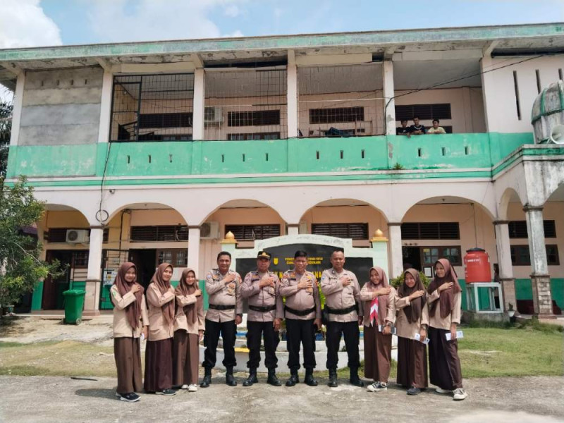 Binmas Polres Rohil Sosialiasi Cooling System dan Bahaya Narkoba di SMKN 2 Tanah Putih