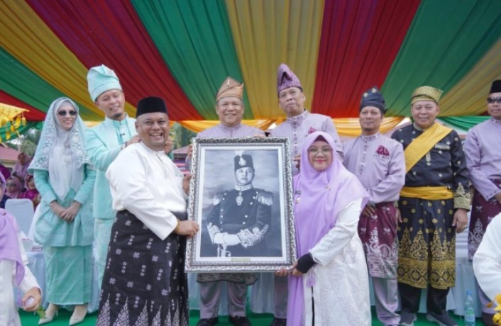 Pimpin Langsung Kafilah, Bupati Afni Zulkifli Semangati Peserta MTQ Riau ke-44