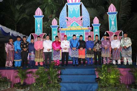 Buka MTQ Tingkat Kampung Perawang Barat, Ini Harapan Husni