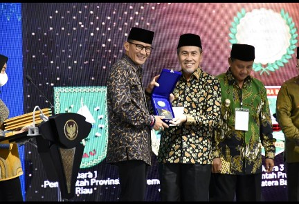 Gubri Syamsuar Sabet Enam Kategori Anugerah Adinata Syari'ah 2023