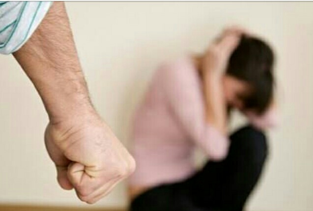 Seorang Suami Tega Aniaya Istrinya Hingga Berlumuran Darah