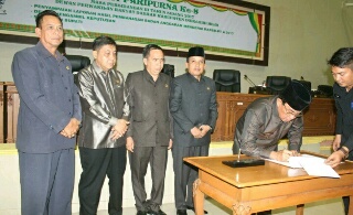 APBD-P Disahkan, Bupati Inhil Beri Apresiasi Kepada Banggar DPRD dan OPD