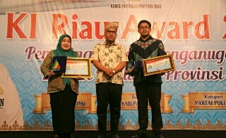 Unilak Raih Peringkat II Anugerah Keterbukaan Infromasi Publik 2017 